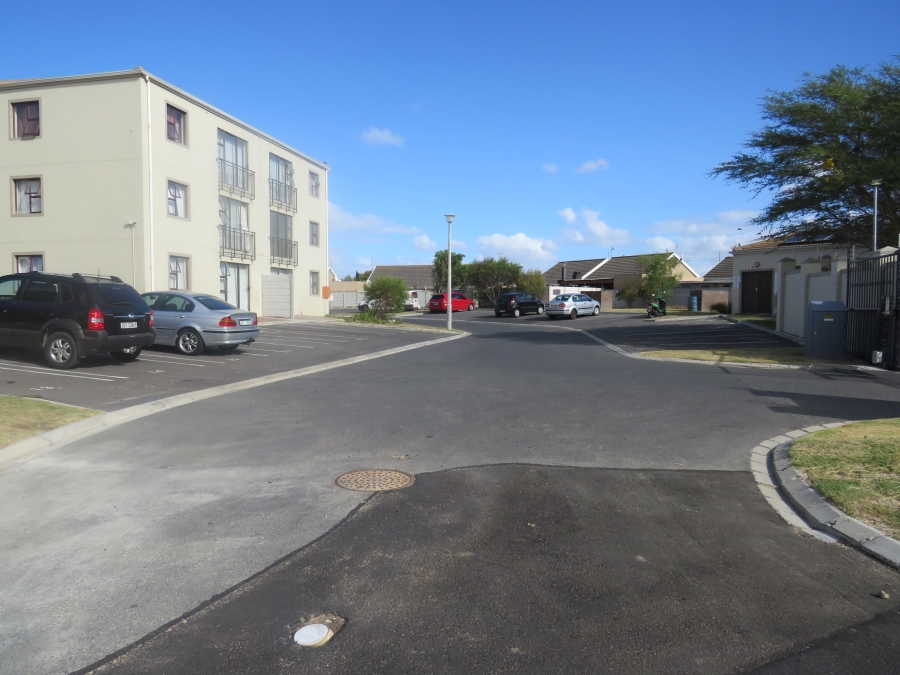 To Let 2 Bedroom Property for Rent in Guldenland Western Cape